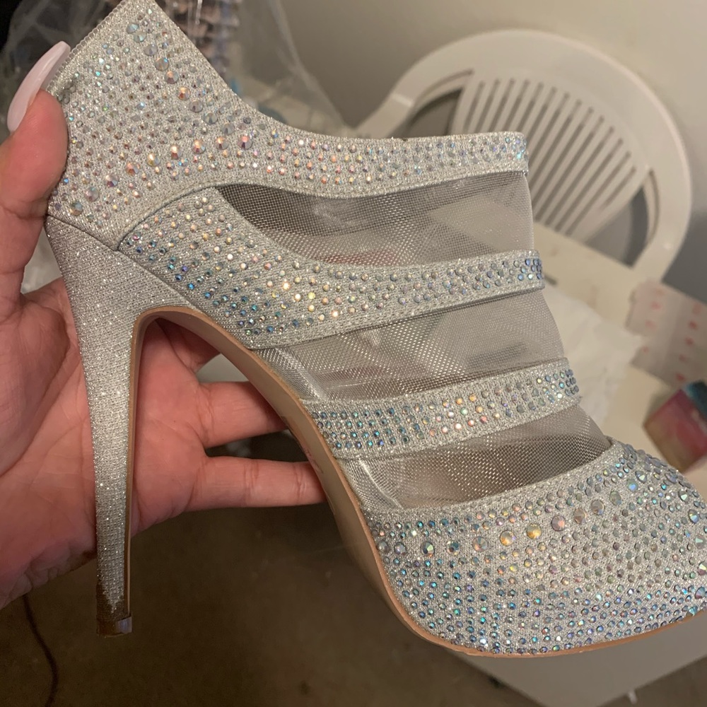 Heels - Picture 3 of 3